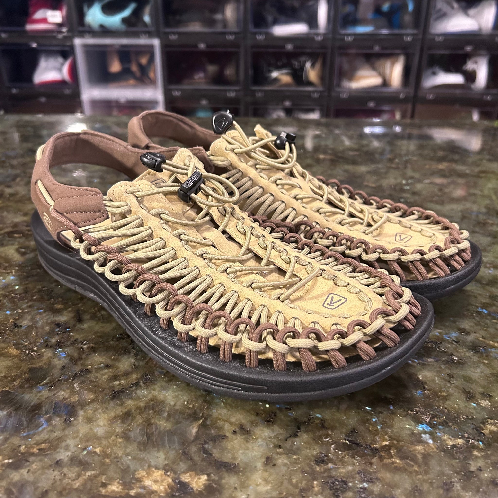 Keen sandals pre owned clean