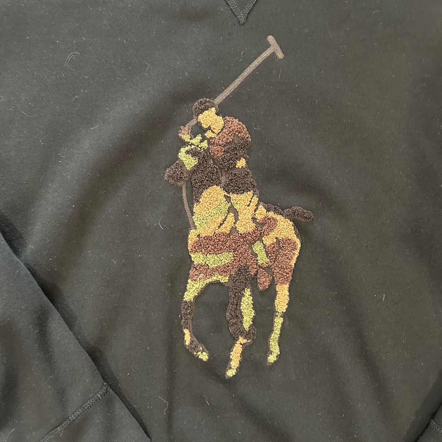 Polo camo riding horse crewneck