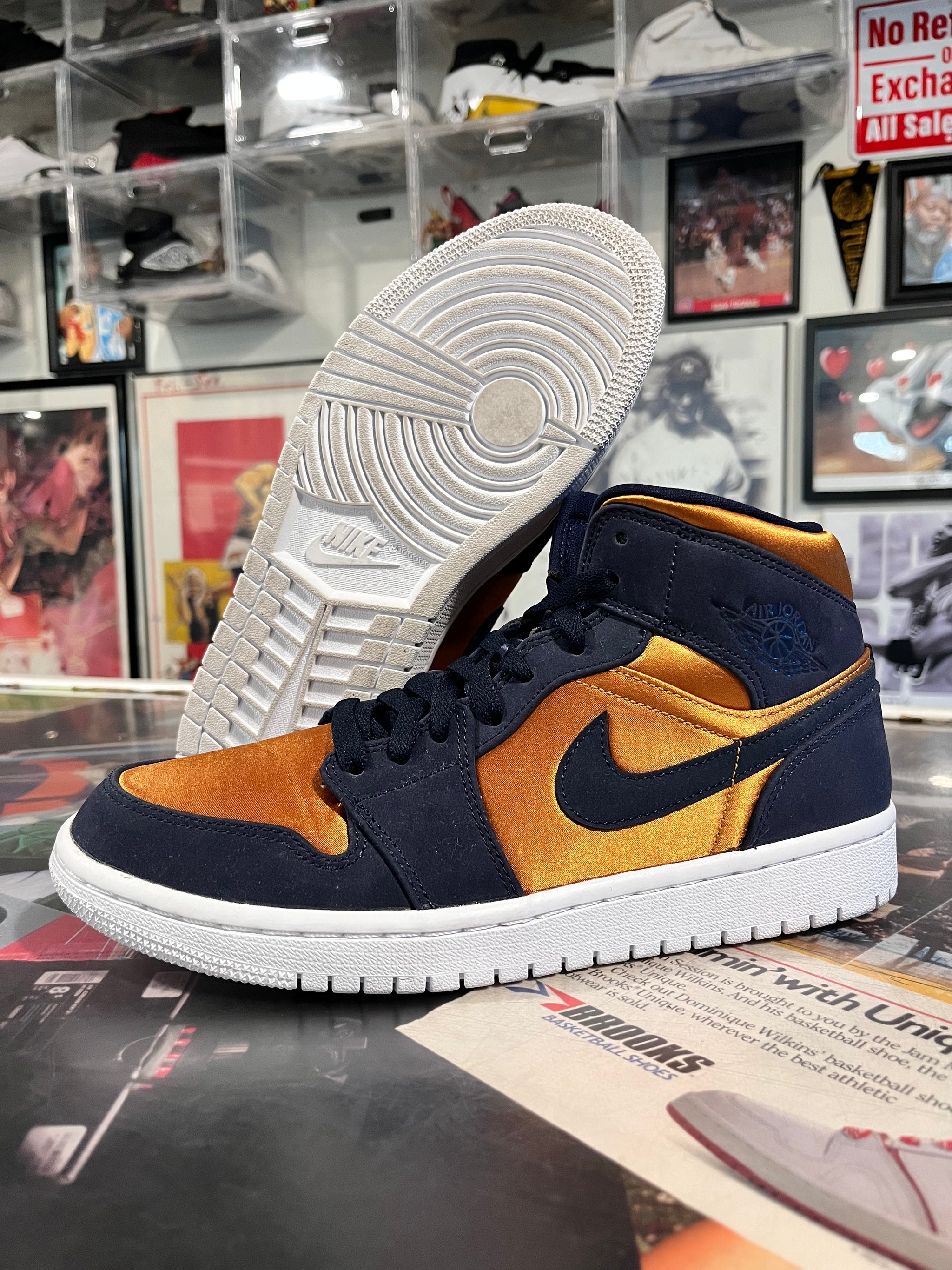 Air Jordan 1 Mid SE "Stain Gold"